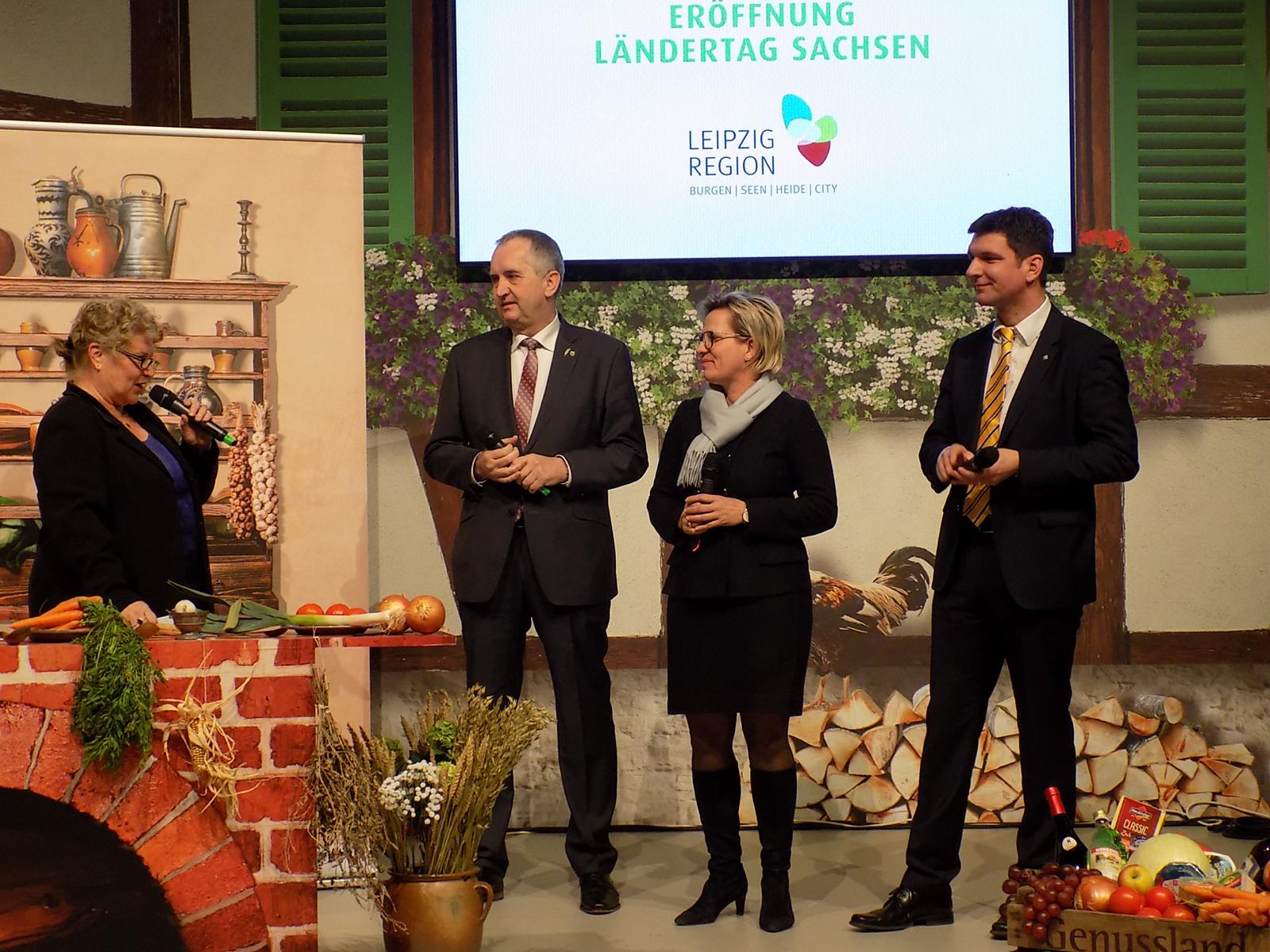Staatsminister Thomas Schmidt (l.) mit Staatsministerin Barbara Klepsch (Mitte) sowie Landrat Heny Graichen (r.).