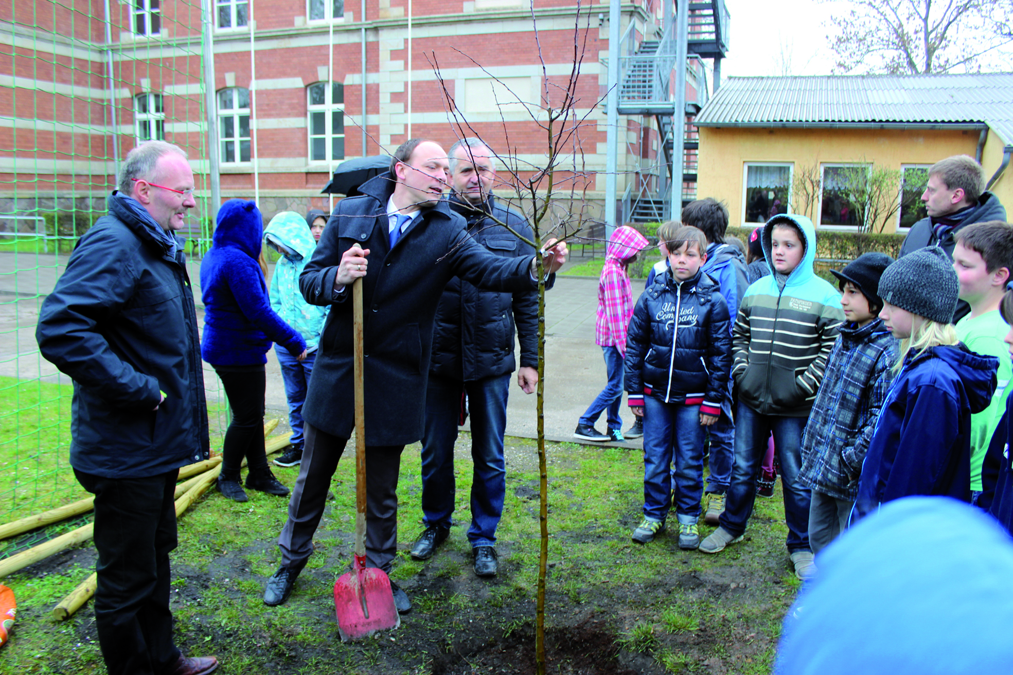 Baumpflanzung am Freien Gymnasium Penig