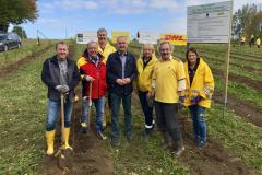 Baumpflanzaktion in Lunzenau – Umweltminister Thomas Schmidt begrüßt Engagement der Deutsche Post DHL Group