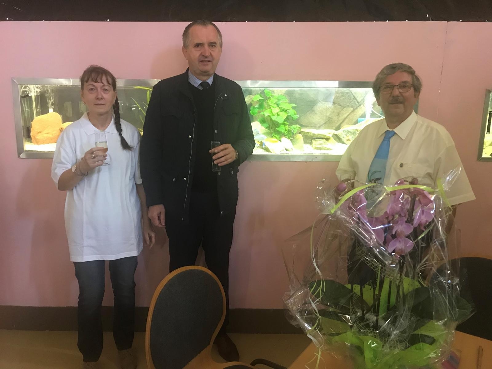 Agrarminister Thomas Schmidt MdL (Mitte) gratulierte den Aquarienfreunden Taura zum 50. Jubiläum.