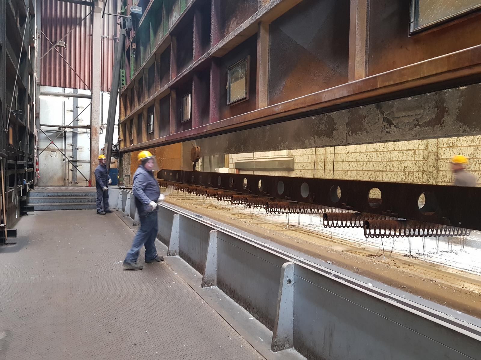 Der energieintensive Prozess des Feuerverzinkens wird seit 1992 im mittelsächsischen Mühlau durch die Firma Einhäupl umgesetzt.