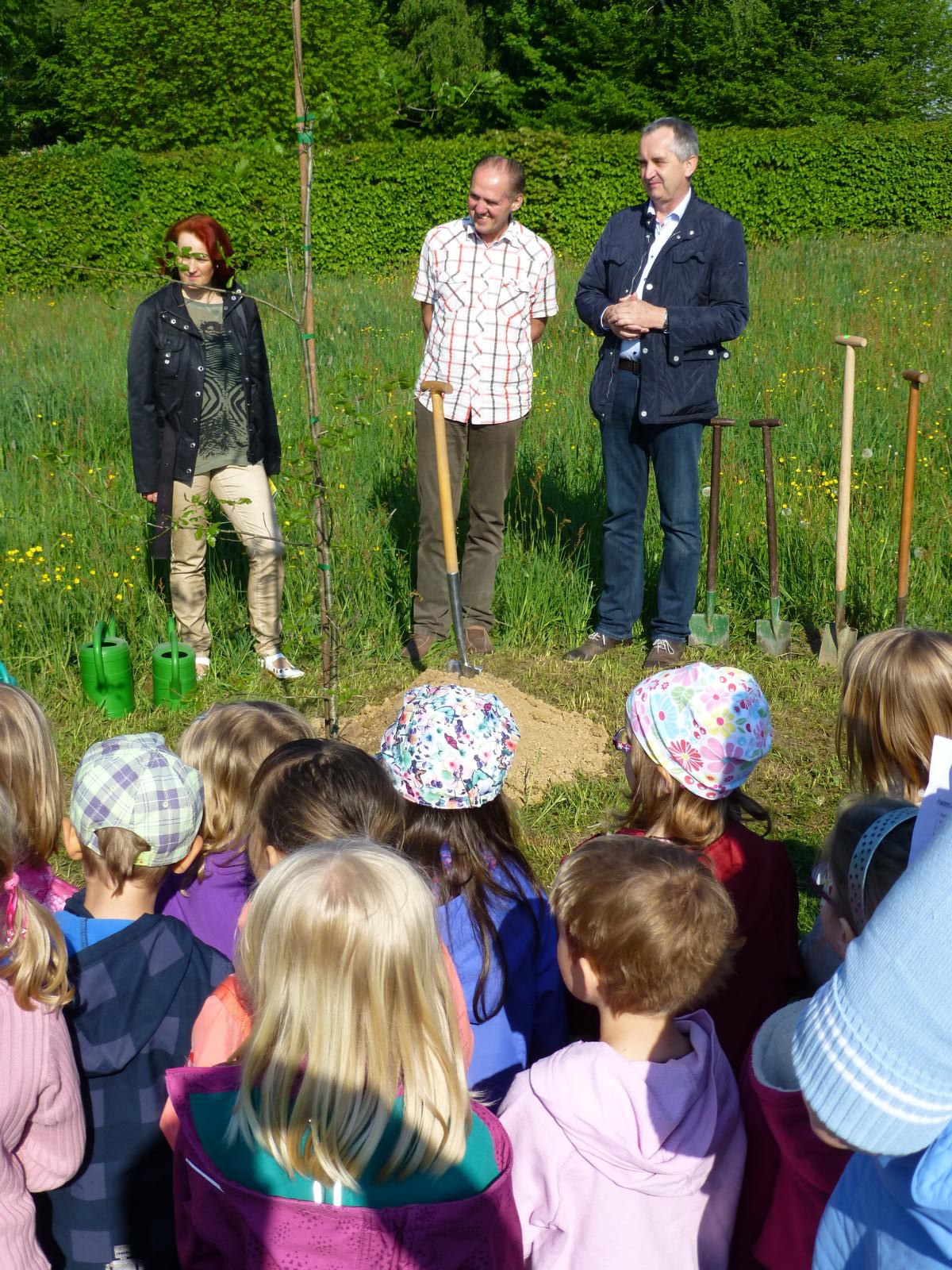 Baumpflanzung für die Grundschule Claußnitz