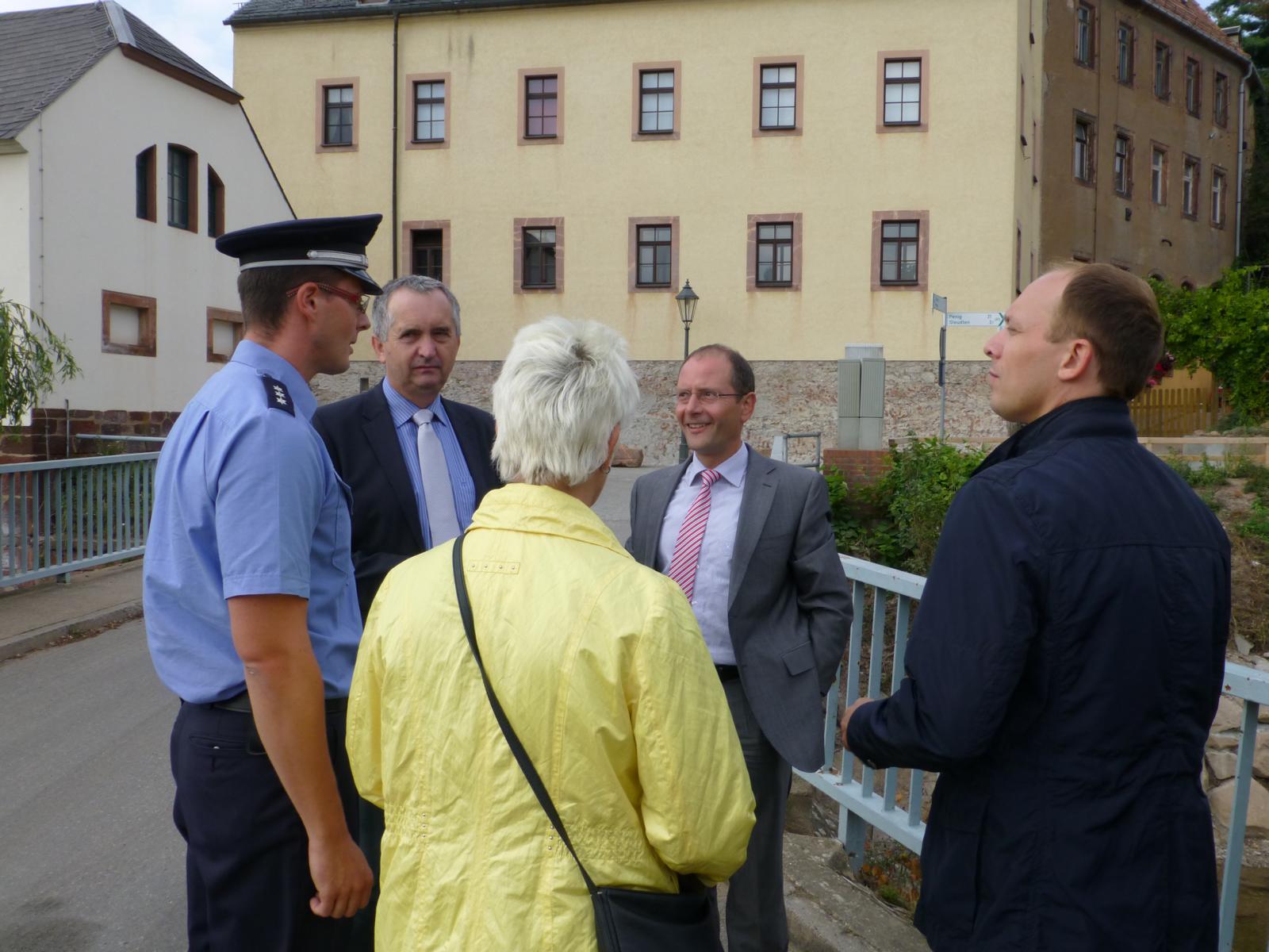 Gemeinsames Gespräch über das Juni-Hochwasser 2013 und seine Folgen.