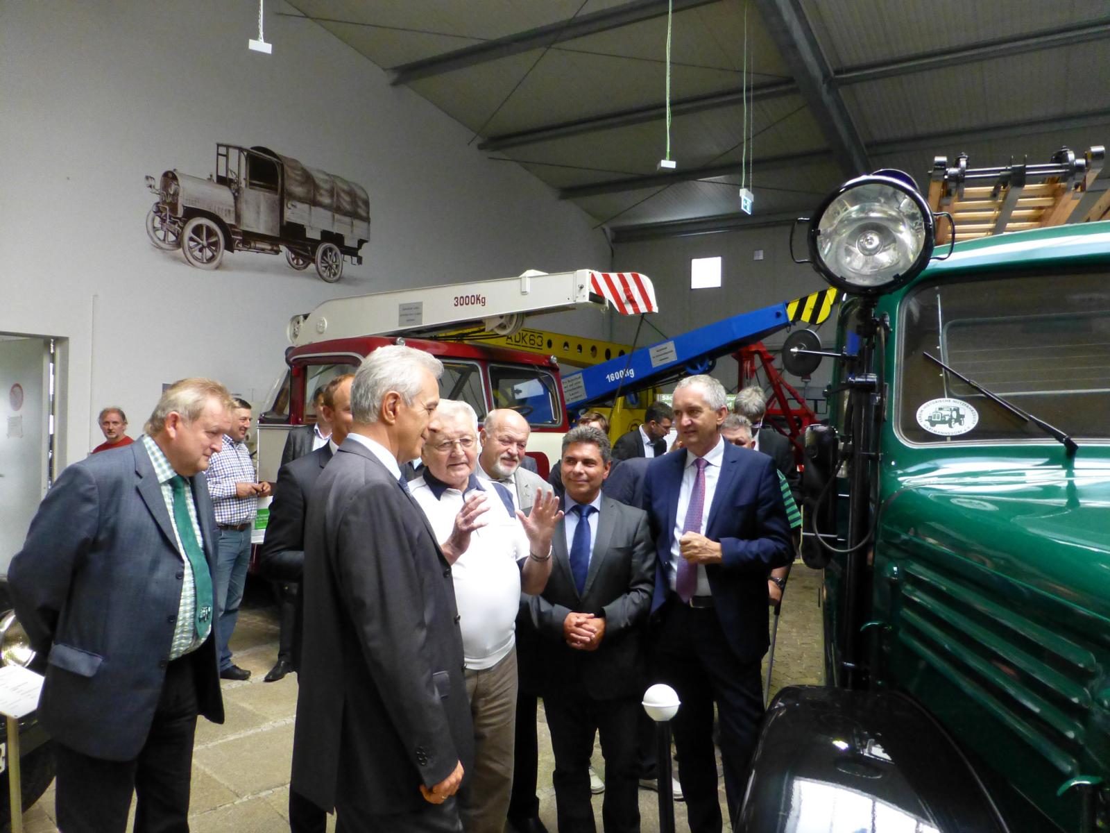 Erklärung von Ausstellungsstücken im Nutzfahrzeugemuseum Hartmannsdorf