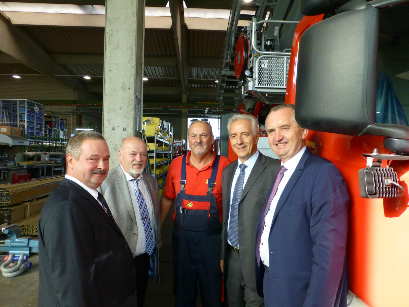 Ministerpräsident Stanislaw Tillich besucht gemeinsam mit Thomas Schmidt MdL die Firma Feuerwehrtechnik Ziegler in Mühlau
